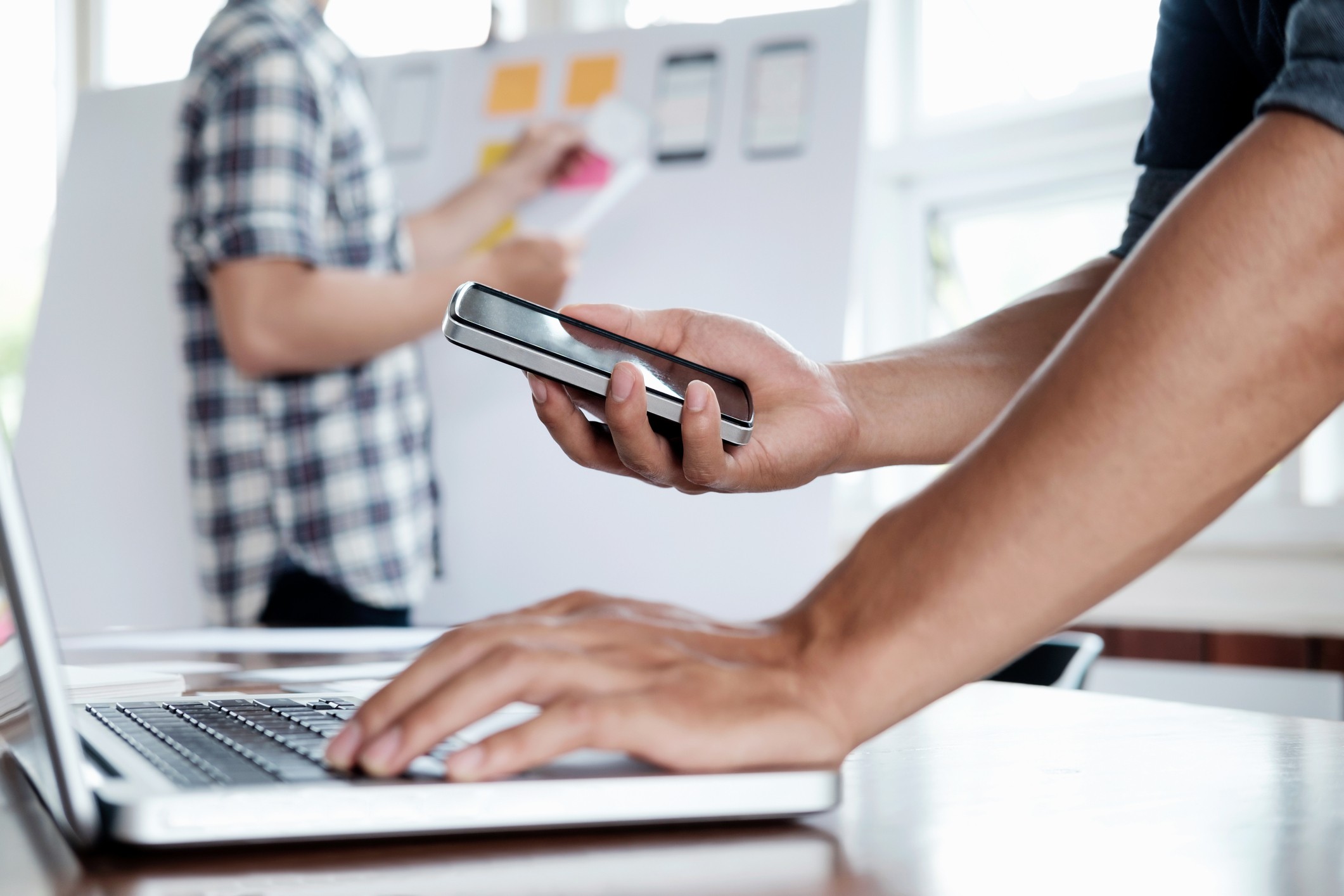 Leia mais sobre o artigo Como criar um software mobile? Conheça o passo a passo