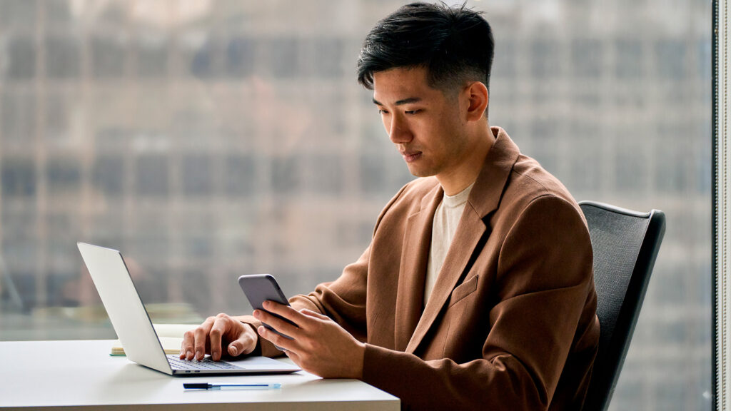 Como criar integrações eficientes com APIs em projetos corporativos? 